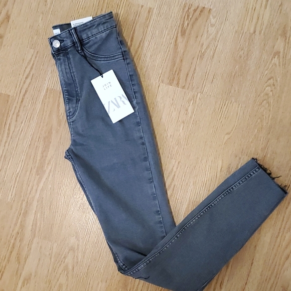 Zara Denim - NWT Zara Gray Lightwash Jeans